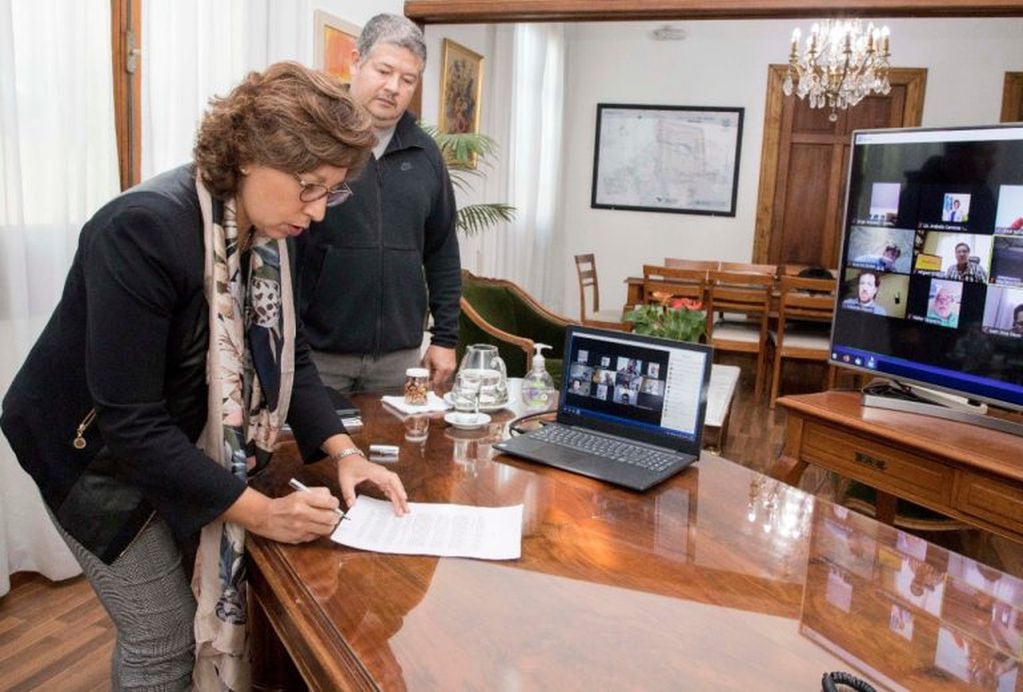 Arabela Carreras, gobernadora de Río Negro (web).
