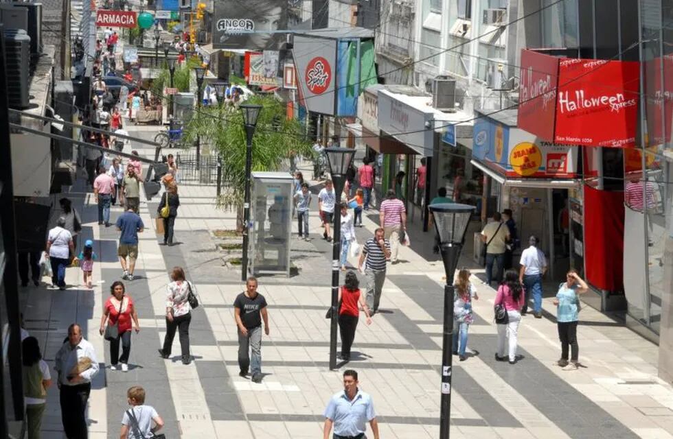 Los comercios del centro de Paraná trabajan hasta las 21 desde ayer lunes