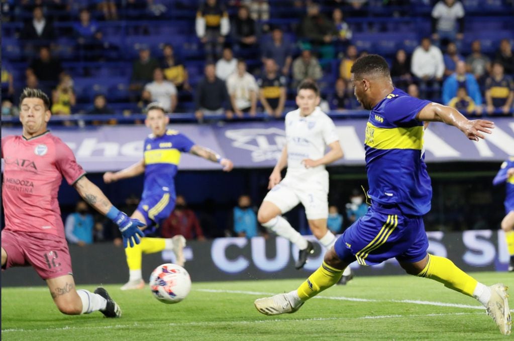 Gol de Frank Fabra que le permitiría a Boca Juniors igualar 1-1 el partido ante Godoy Cruz, para luego ganar con gol de Luis Vázquez.