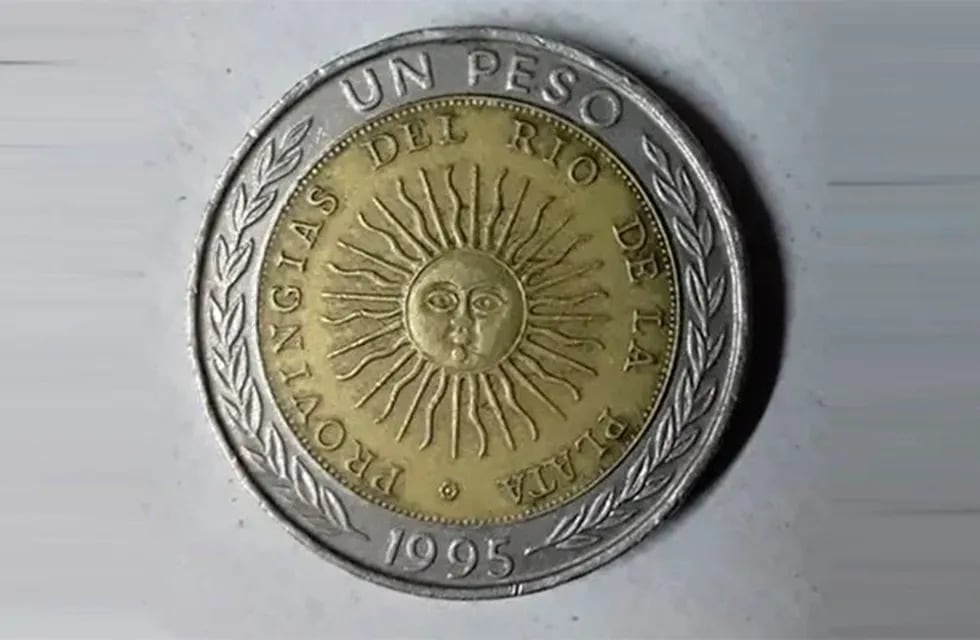 Por un error tipográfico, las monedas de $1 se ofrecen a valores de hasta $50.000. Foto Los Andes.