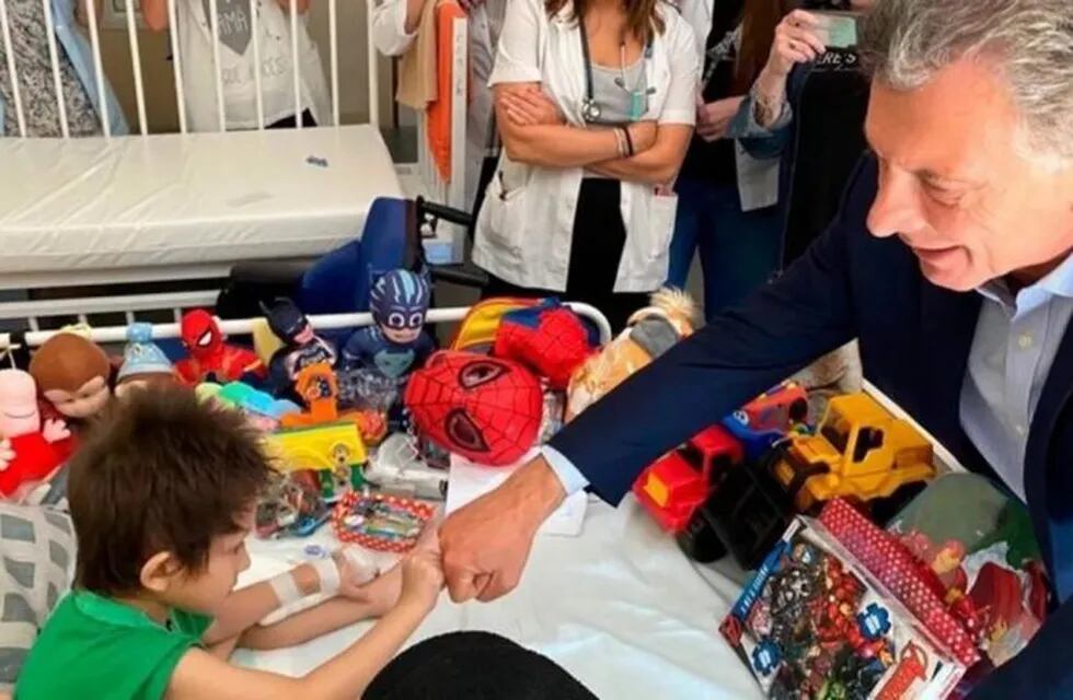 Macri visitó a Romeo, un nene enfermo de cáncer (Redes sociales)