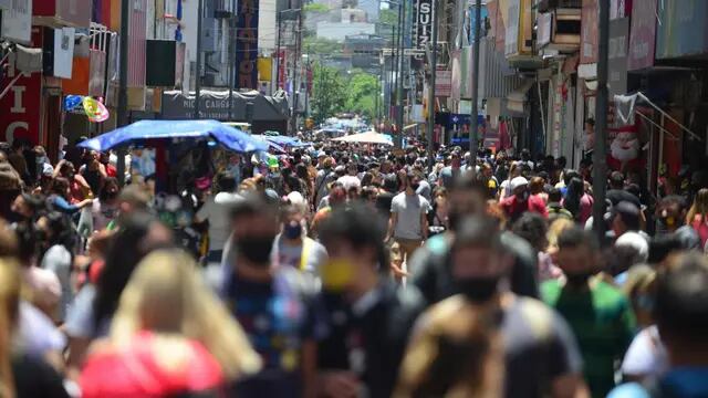 Sábado. Movimiento en comercios y peajes de Córdoba (José Hernández/La Voz).