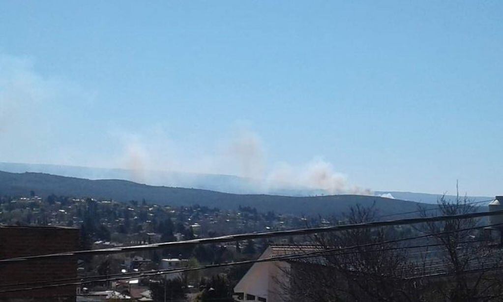 El incendio es visto desde Carlos Paz.