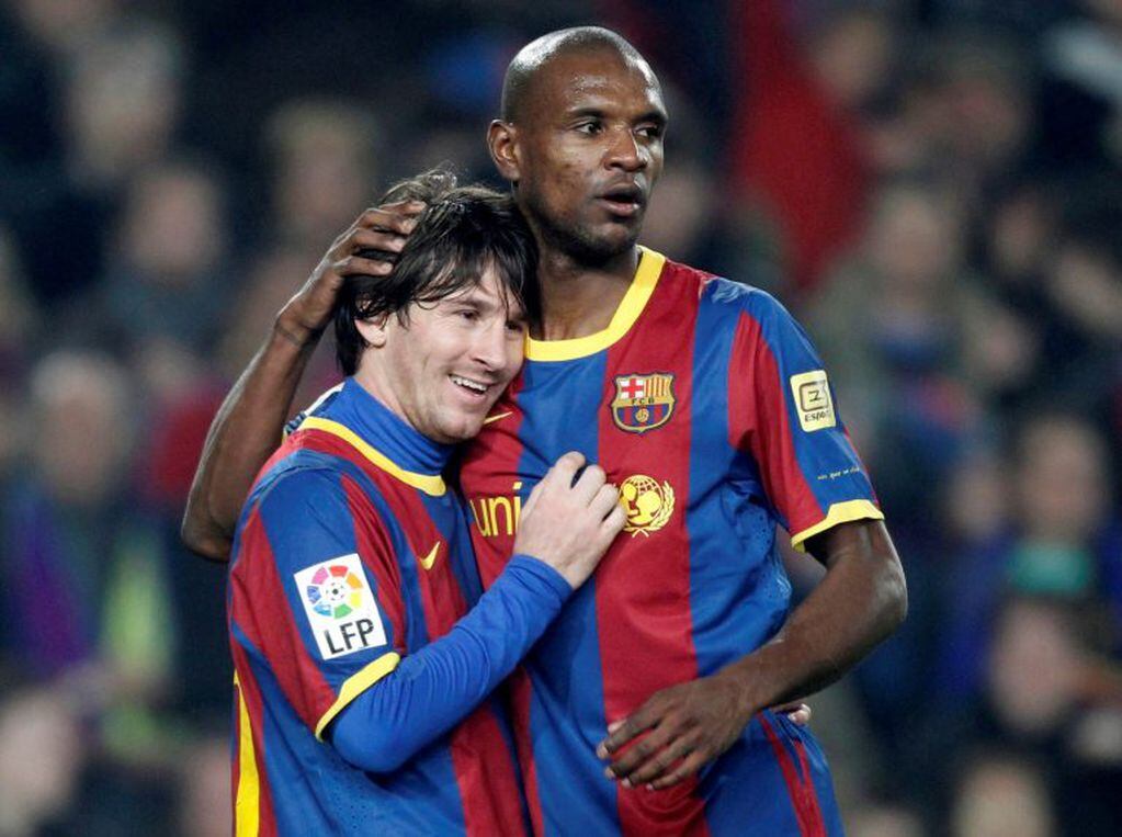 Eric Abidal y Lionel Messi cuando eran compañeros en 2011. (Foto:REUTERS/Gustau Nacarino/Archivo)