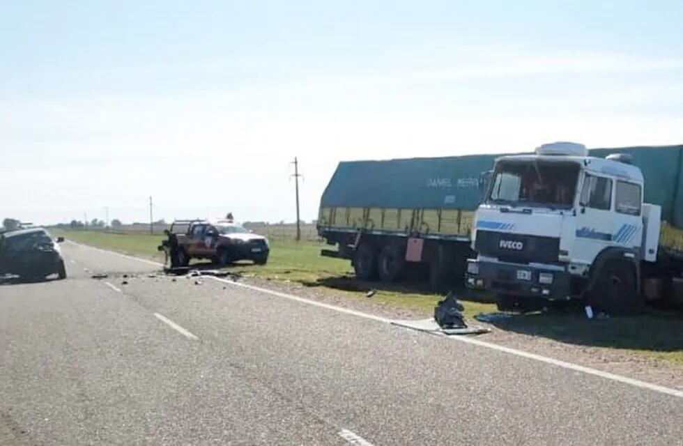 Choque de una camioneta y un camión cerca de Quetrequén (Infotec)