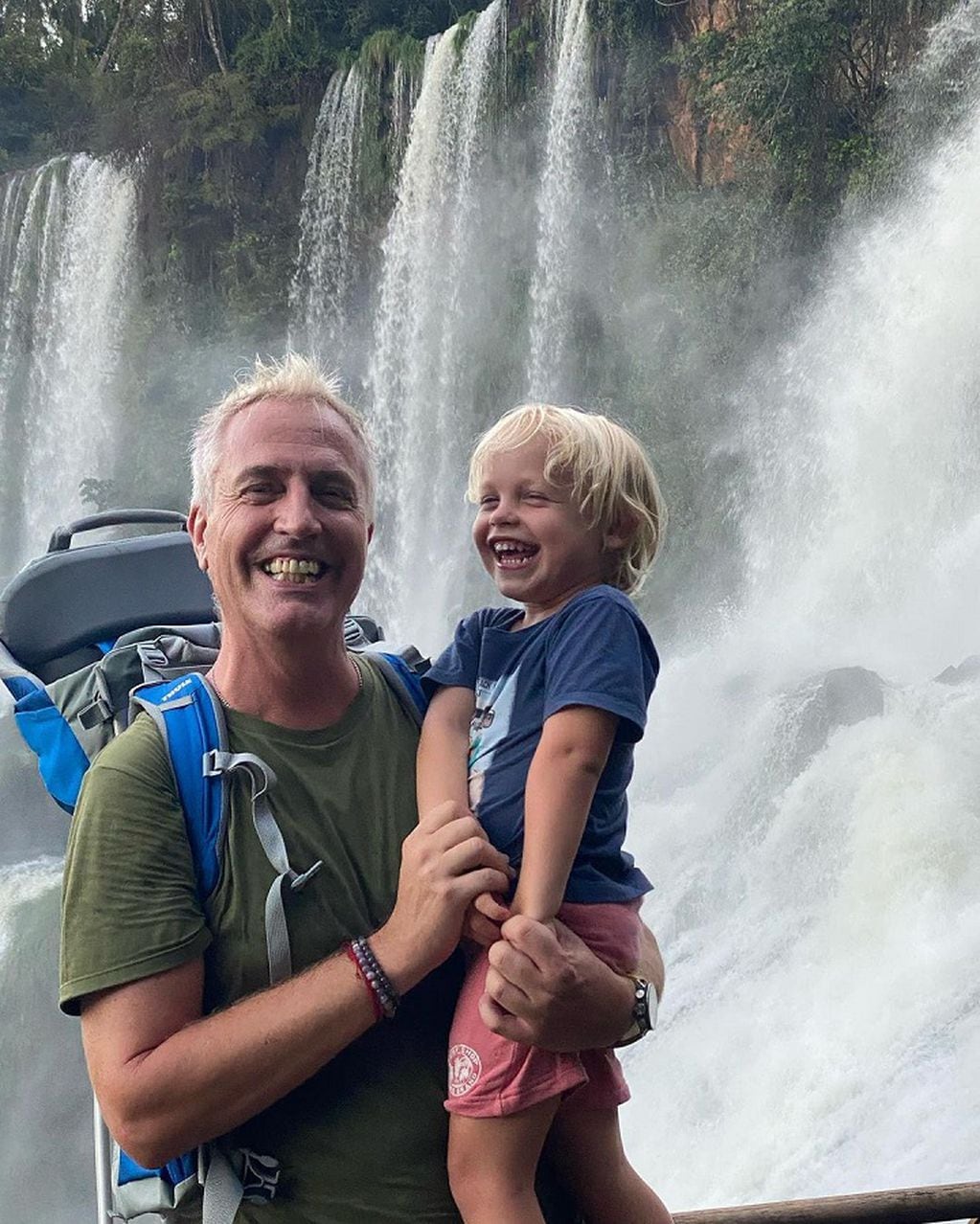 El conductor de TV Marley visitó las Cataratas este fin de semana junto a su hijo Mirko