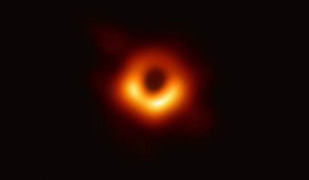 Se presentan las primeras imágenes un agujero negro