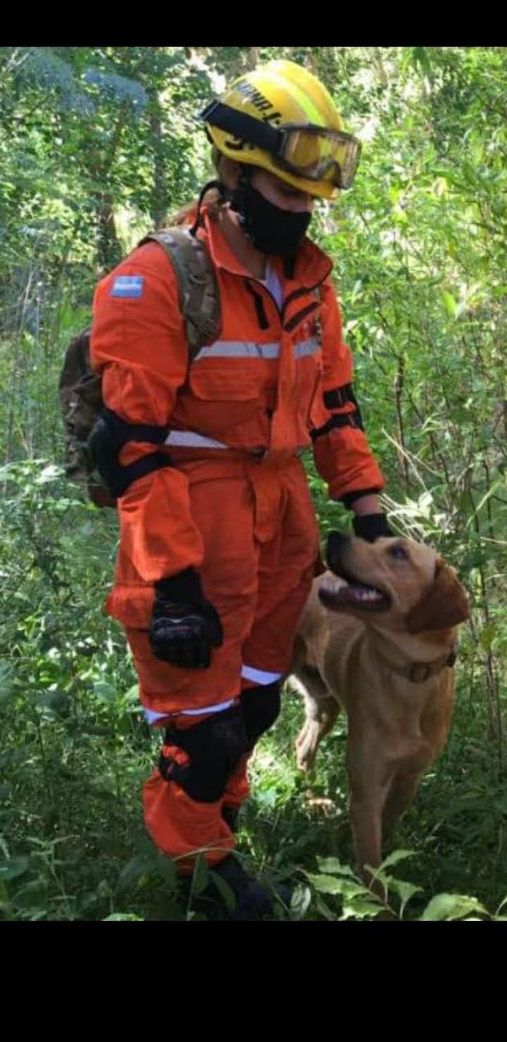 Luana Ludueña junto a su perro rescatista Ciro la bombero que se suicidó tras denunciar haber sido abusada sexualmente por Diego Concha 