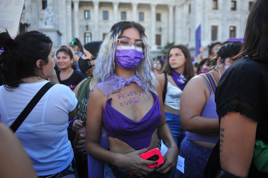 Marcha por el día internacional de la mujer en la ciudad de Buenos Aires
Mujeres de distintas edades marchan en reclamo . ( CLARIN)