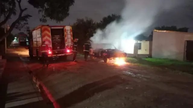 Incendio consumió totalmente un automóvil en Posadas