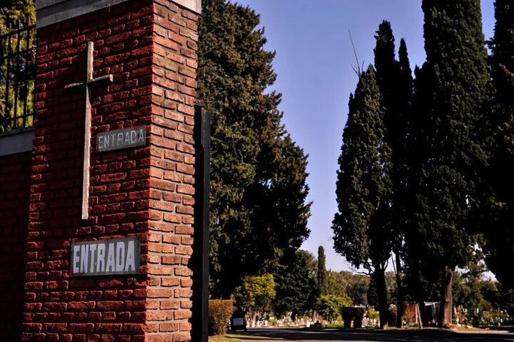 Los cementerios ahora abrieron en la Provincia de Buenos Aires. (foto: Maxi Failla)