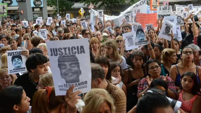 Recoleta. Ciento de personas pidieron justicia por el crimen de Báez Sosa (Clarín).
