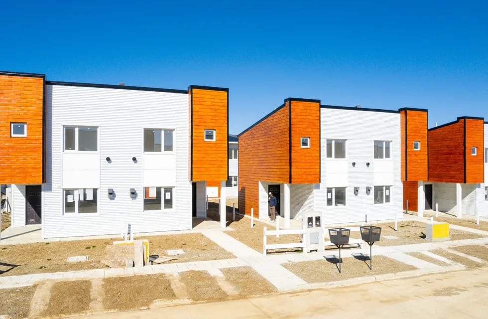 Se trata de viviendas tipo Duplex, de dos dormitorios; entre las que se cuentan 6 viviendas adaptadas para personas con movilidad reducida.