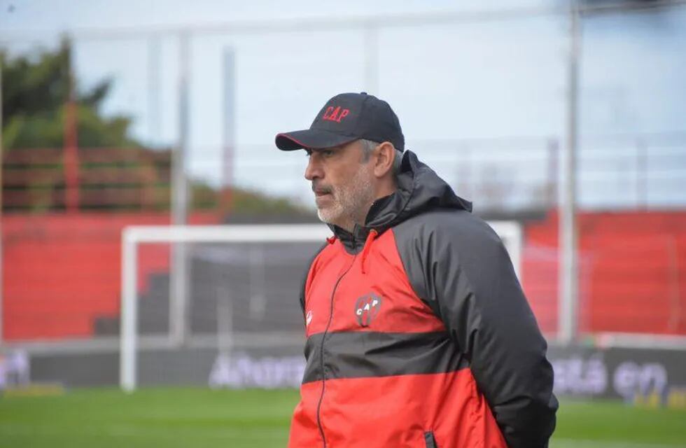 Iván Delfino seguirá como entrenador de Patronato.