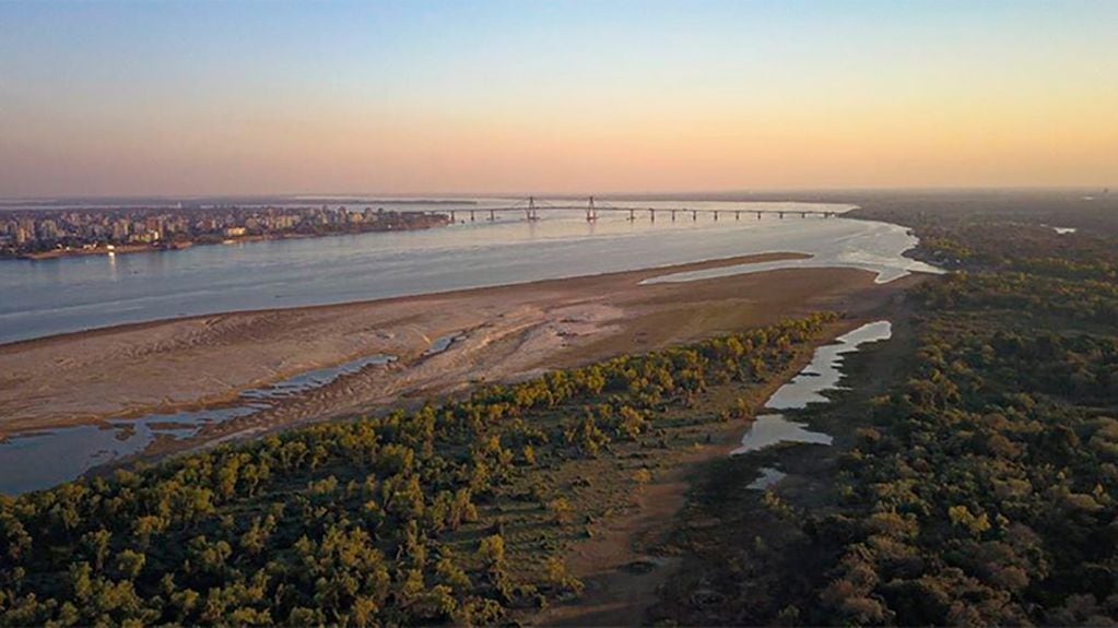 Impresionante nueva fisonomía del Río Paraná entre Corrientes y Chaco.