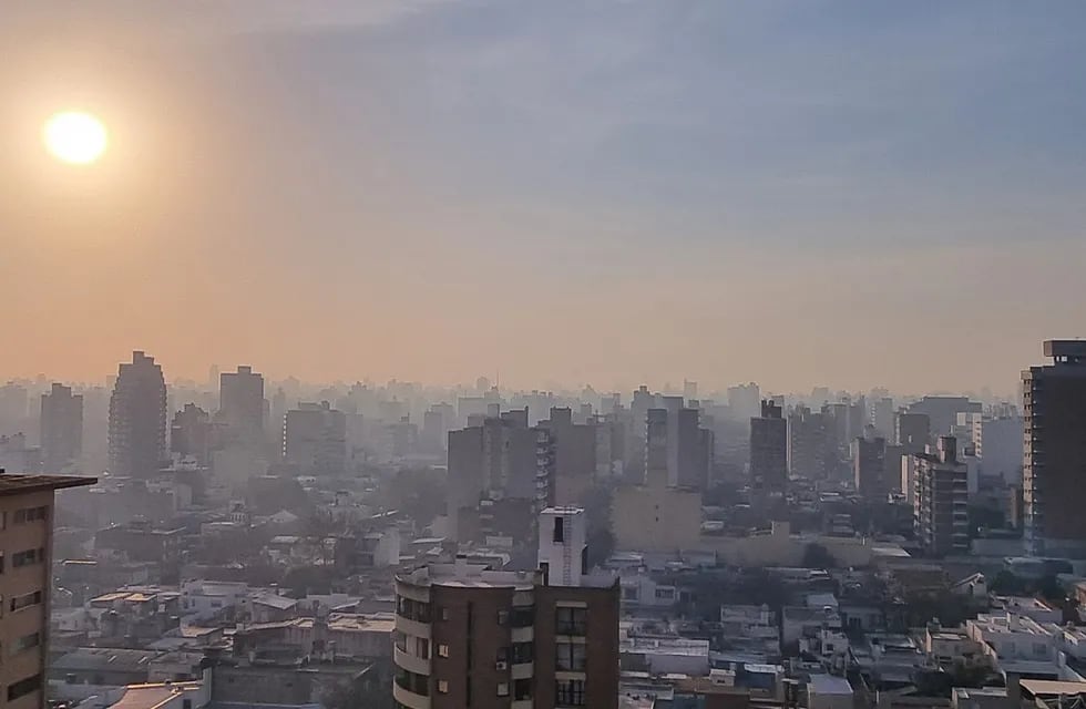 El humo volvió a ser protagonista en la mañana de Rosario (Twitter).