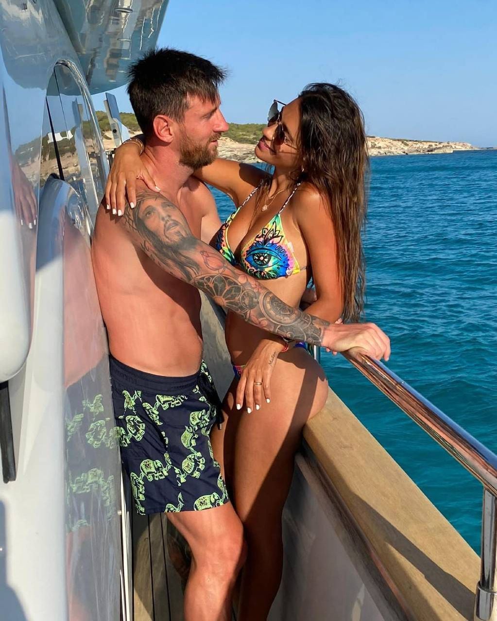 Antonela Roccuzzo cumplió 34 años y Lionel Messi lo celebró en Instagram con sus mejores fotos juntos.