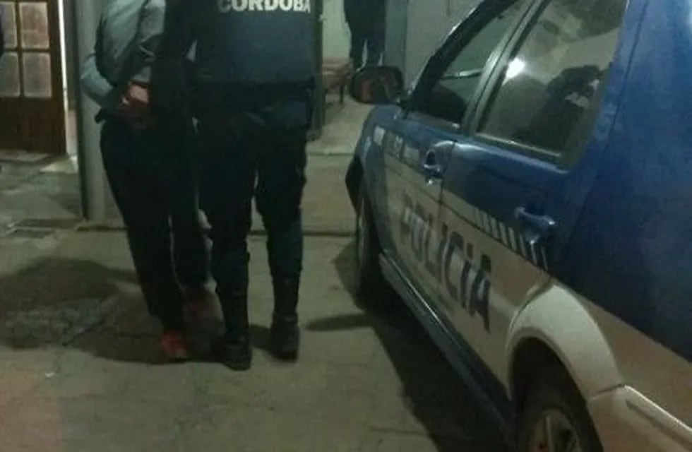 Alta Gracia: se fugó de un control policial, se esconde en una vivienda y es detenido.