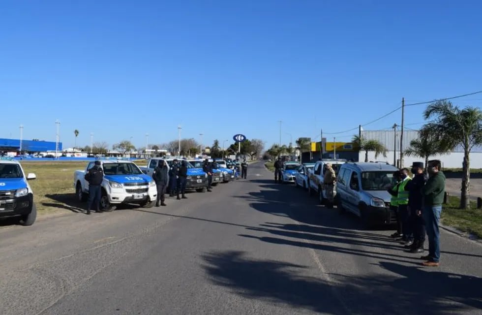Policía Gualeguaychú patrulla las calles por el ASPO (23/8).\nCrédito: Vía Gualeguaychú