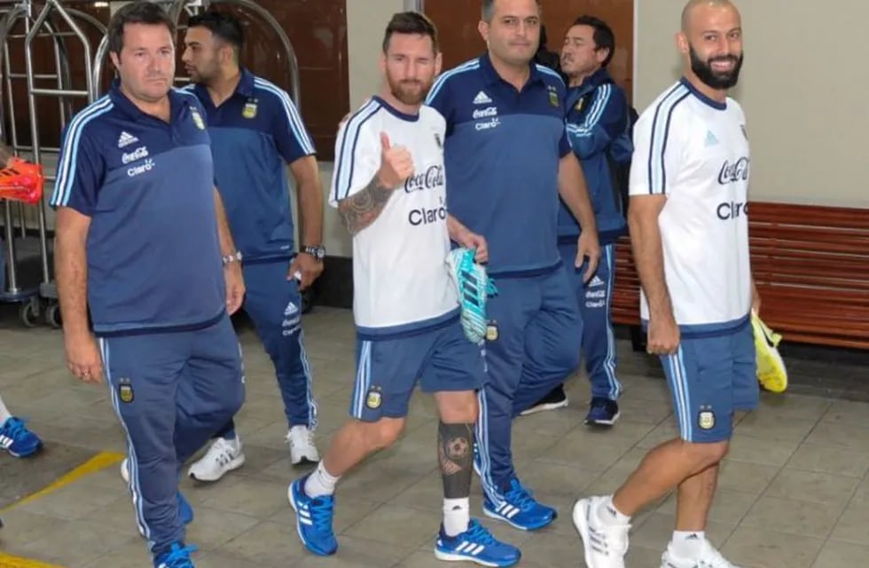 Lionel Messi hizo llorar a una pequeña fanática en Guayaquil.