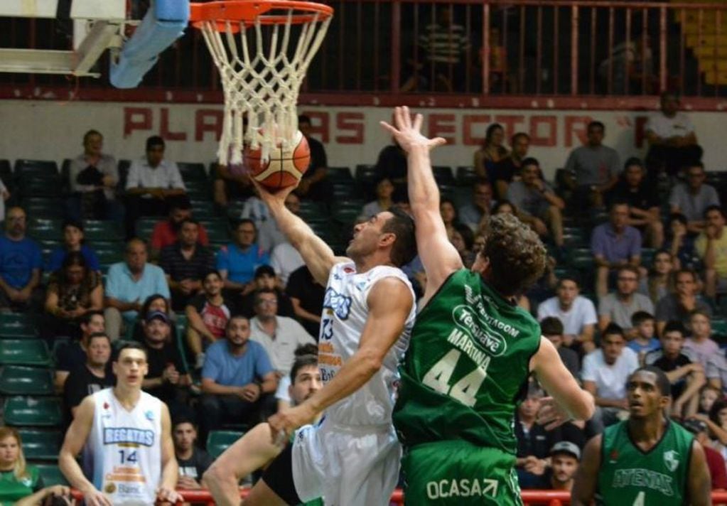 Regatas venció a Atenas en Córdoba e igualó la serie. (Foto: Liga Nacional)
