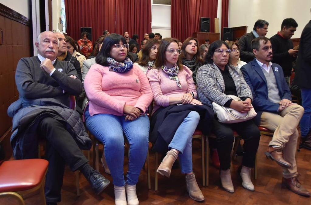 Legisladores pertenecientes a los diferentes bloques escucharon el pedido de Burgos de "que nos den la posibilidad de llegar a cada uno de los lugares de la provincia, para que los ciudadanos jujeños tengan acceso a la defensa".