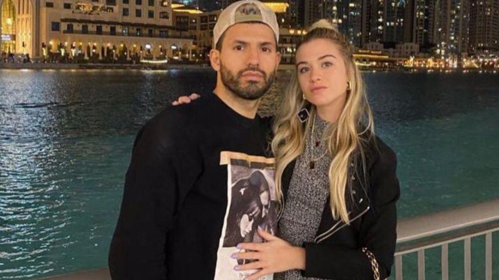 Sofía Calzetti y el Kun Agüero confirmaron que están esperando un hijo.