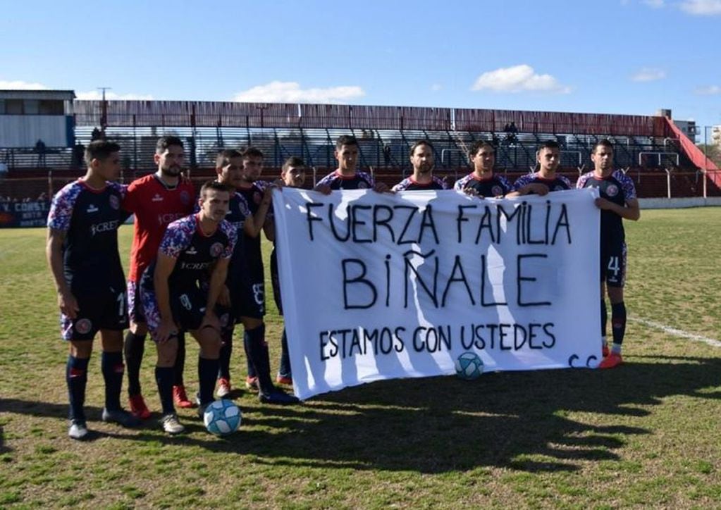 El plantel de Central Córdoba fue el primero en solidarizarse con el hermano menor de uno de sus jugadores. (Juanjo Cavalcante)