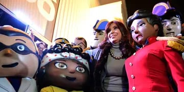 Cristina Kirchner con los personajes de Pakapaka