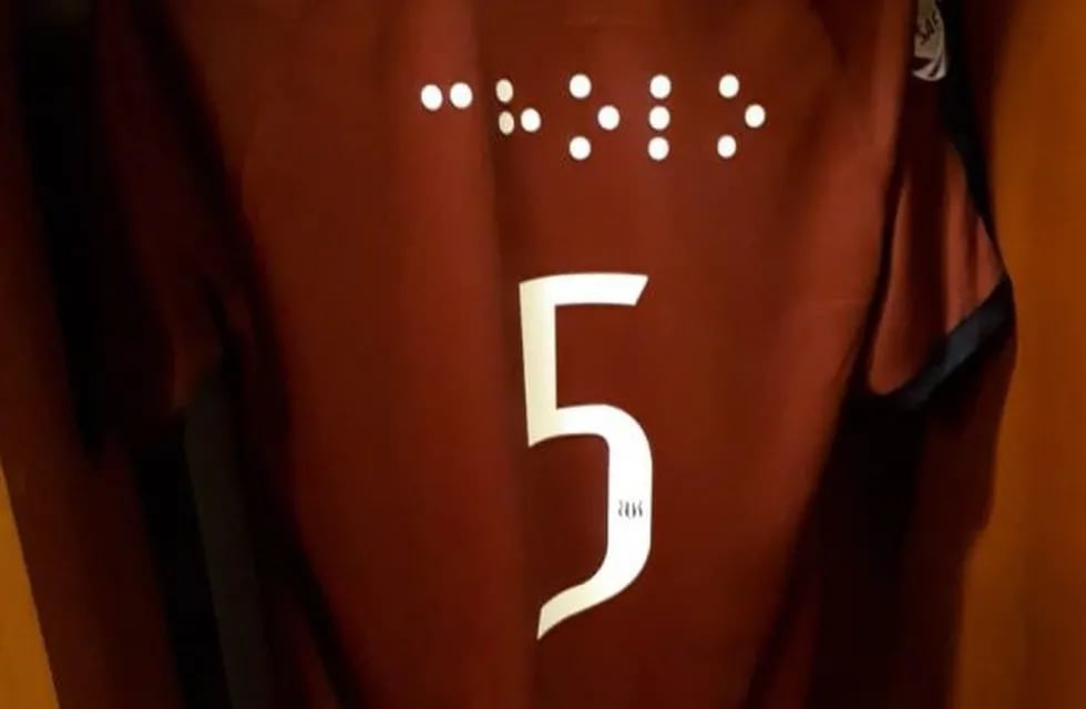 Los jugadores de Talleres vestirán los nombres en sus camisetas en Braille.