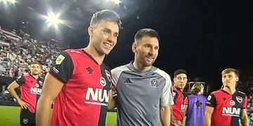 Augusto Schott de Arroyito jugó de titular el amistoso con Lionel Messi y se llevó su camiseta