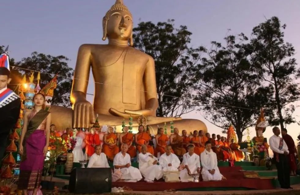 El Buda gigantesco que preside el sitio religioso en Posadas, fue bendecido por monjes de la Argentina, Laos y EE.UU. en Itaembé Guazú. (MisionesOnline)