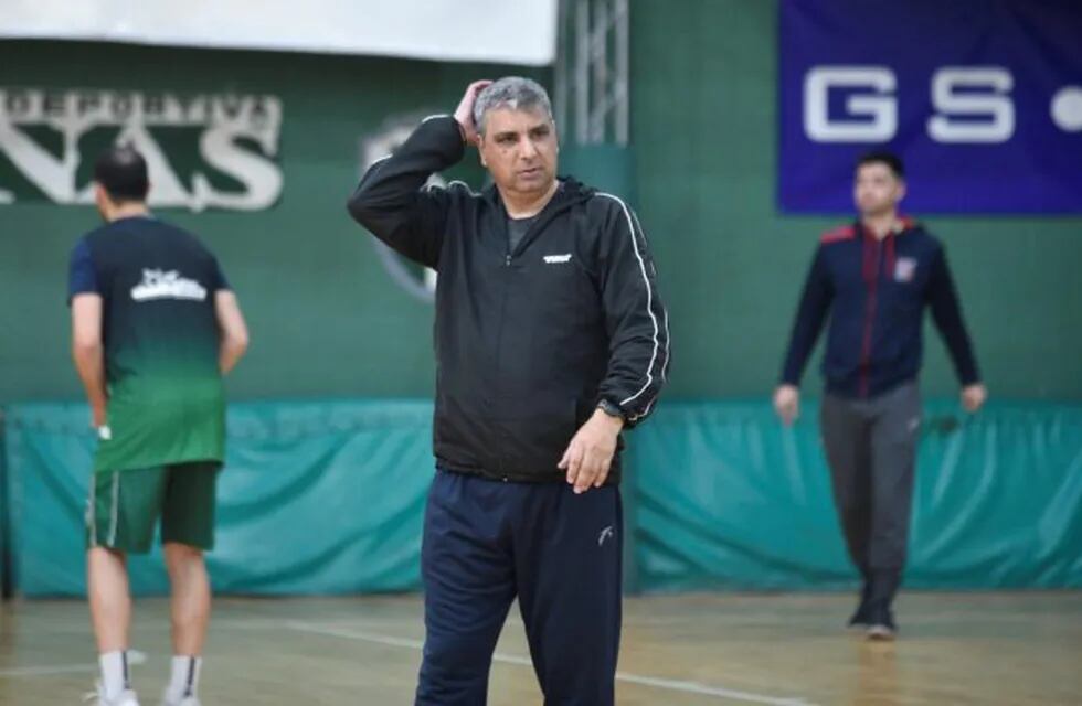 El ambiente del básquetbol, conmovido por la muerte del técnico de Atenas.