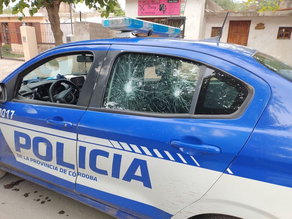 La Policía fue atacada en barrio Villa La Tela. 