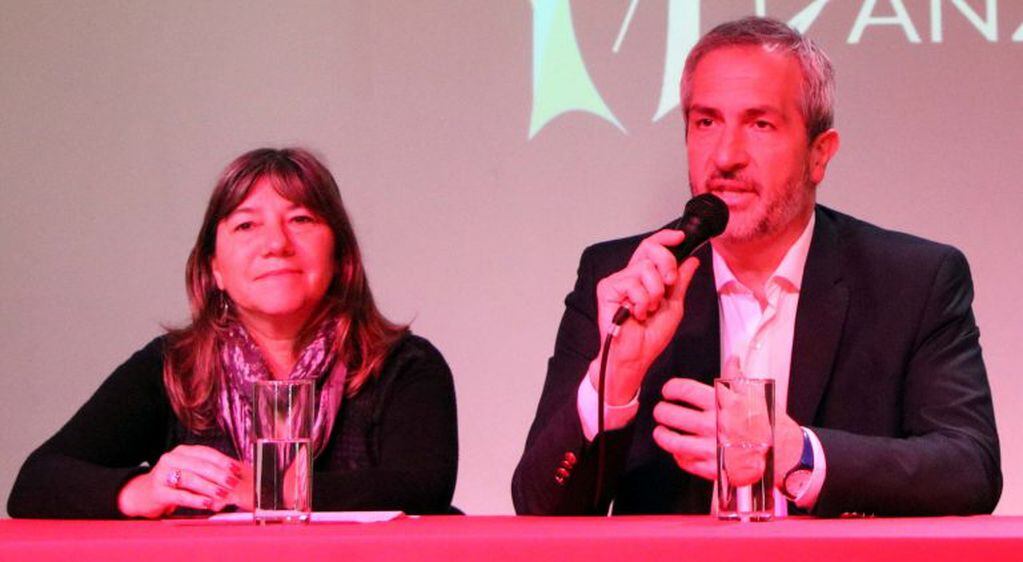 Gutiérrez y Rodríguez Bárcena destacaron la dinámica del Cine Teatro Municipal "Select" y resaltaron que "los vecinos de la ciudad se apropiaron de este espacio".