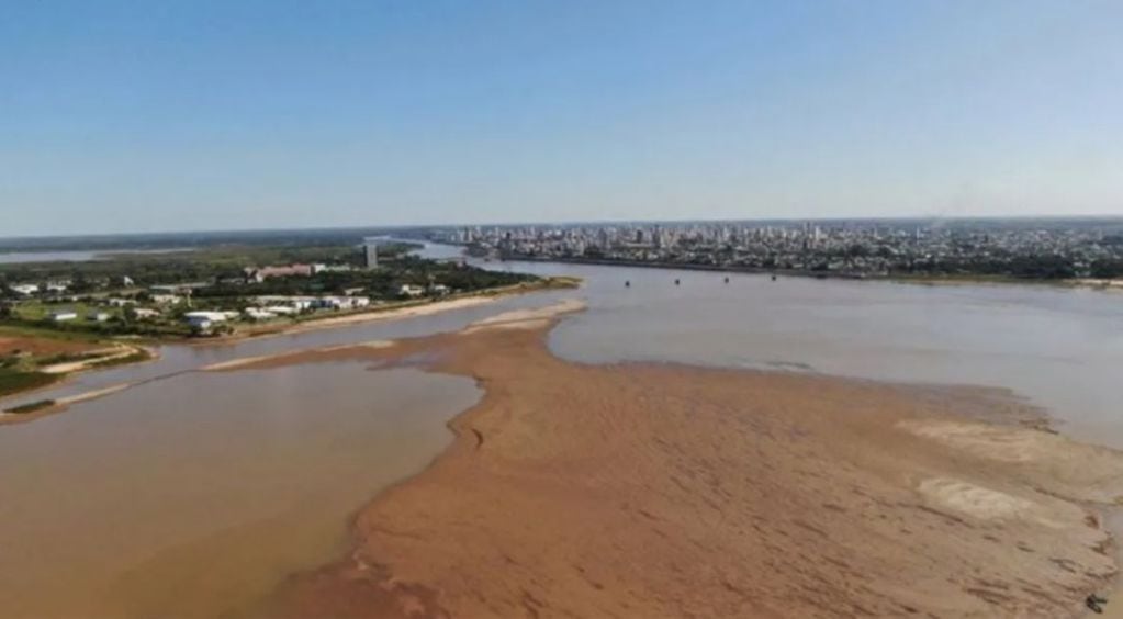 Cada vez hay menos agua en el caudal de  navegación del río Paraná.