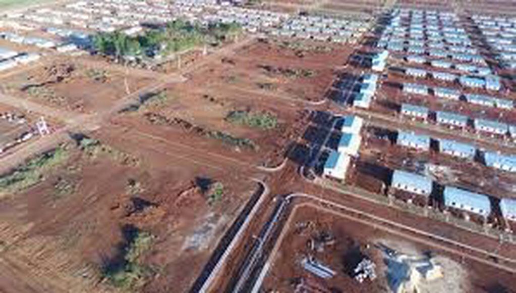 Imagen aérea del Barrio Itaembé Guazú con más de 10.000 viviendas en el oeste de Misiones construidas por Iplrodha. (Fondo Fiduciario)