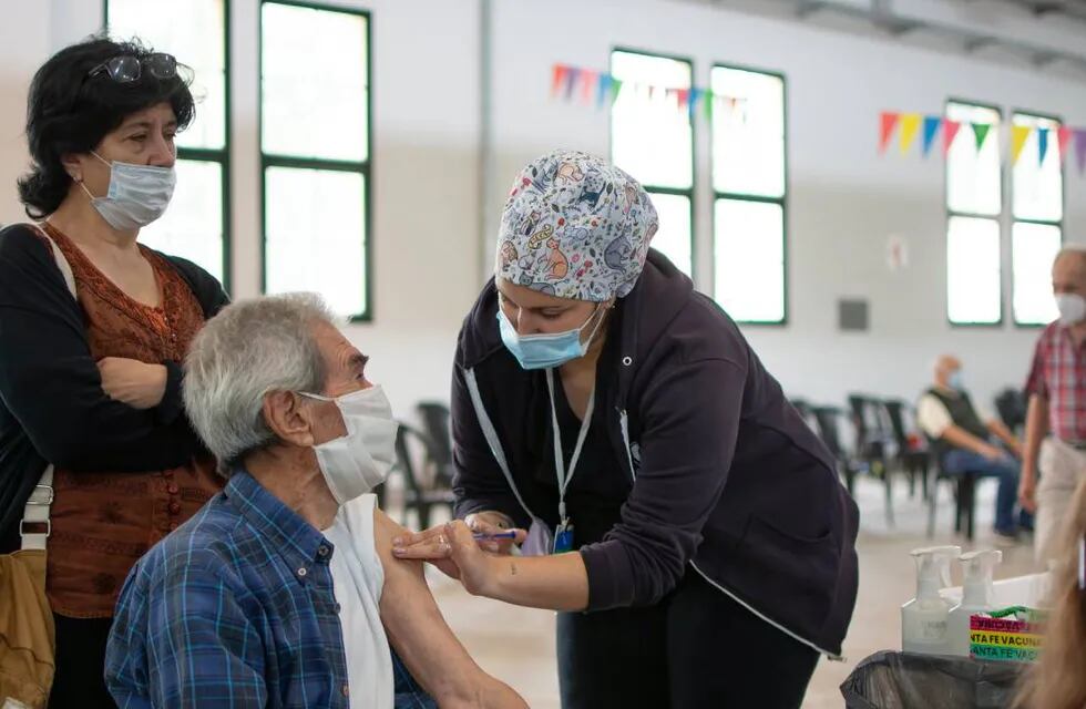 Desde el inicio de la campaña de prevención ya inocularon contra el COVID-19 a 3.144.928 personas.