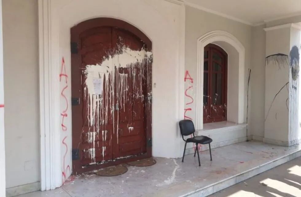 Atacaron el Consulado de Paraguay en Resistencia. (Twitter)