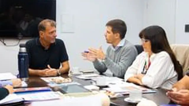 Leo Viotti junto con Alejandra Sagardoy y Darío Cocco
