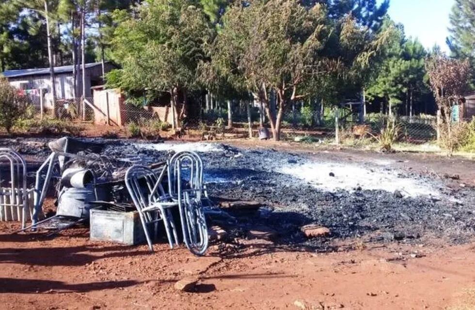 Campo Viera: un incendio dejó a una familia en la calle