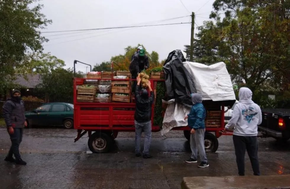 Productores campesinos donaron miles de kilos de verdura a barrios carenciados de Mar del Plata (Foto: Ahora Mar del Plata)