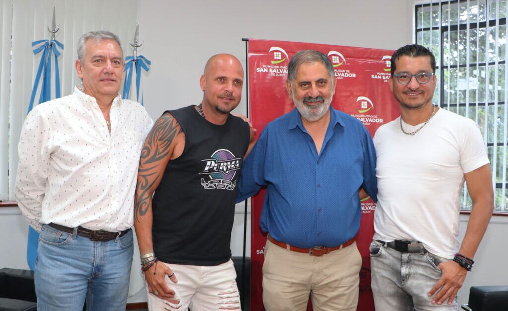 El intendente Raúl Jorge recibió en su despacho a Mauro Coletti y Juanjo Pestoni, integrantes de Los Tekis. Con ellos, el secretario de Servicios Públicos del municipio, Guillermo Marenco.