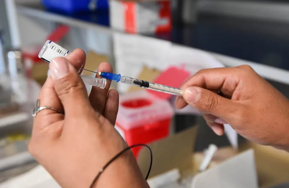 Se aplicaron más de 14 mil dosis de la vacuna este miércoles en Santa Fe (Los Andes)