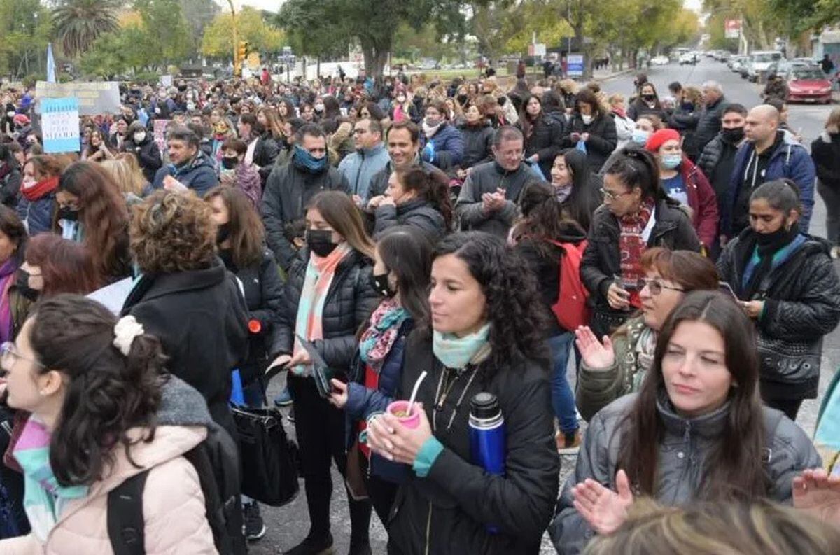 Los docentes sanjuaninos volvieron a la huelga y convocaron a una manifestación a las 17 en el Centro Cívico. Imagen de archivo.