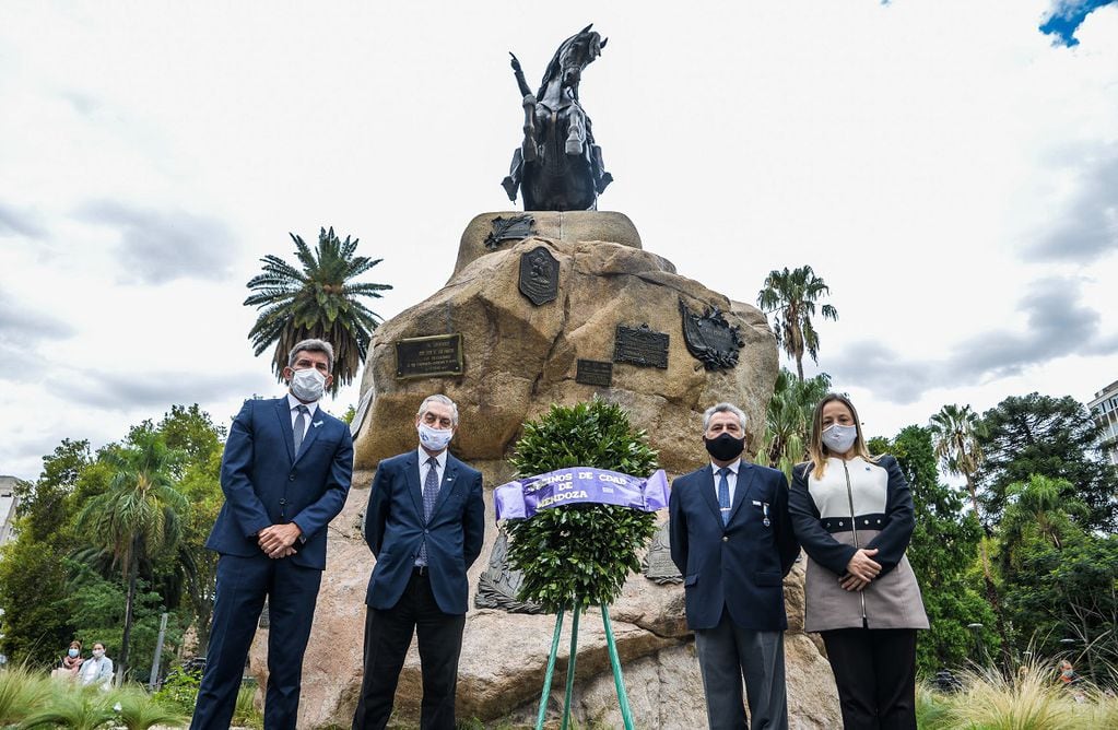 La Ciudad homenajeó a veteranos y caídos de Malvinas.