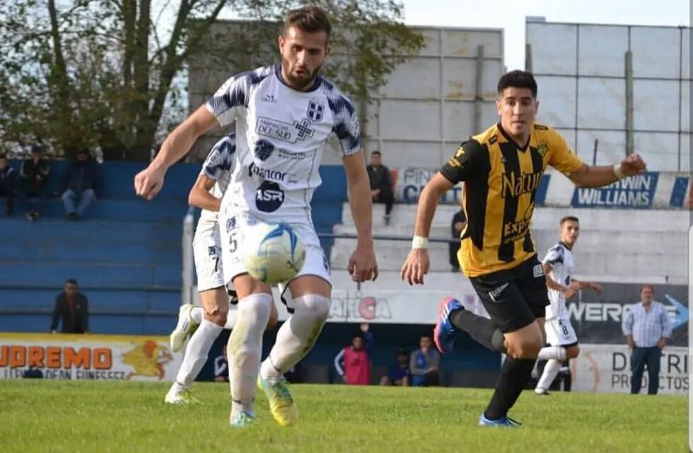 En Río Cuarto, el local Atenas perdió ante Güemes y se complica su sueño de ascenso.