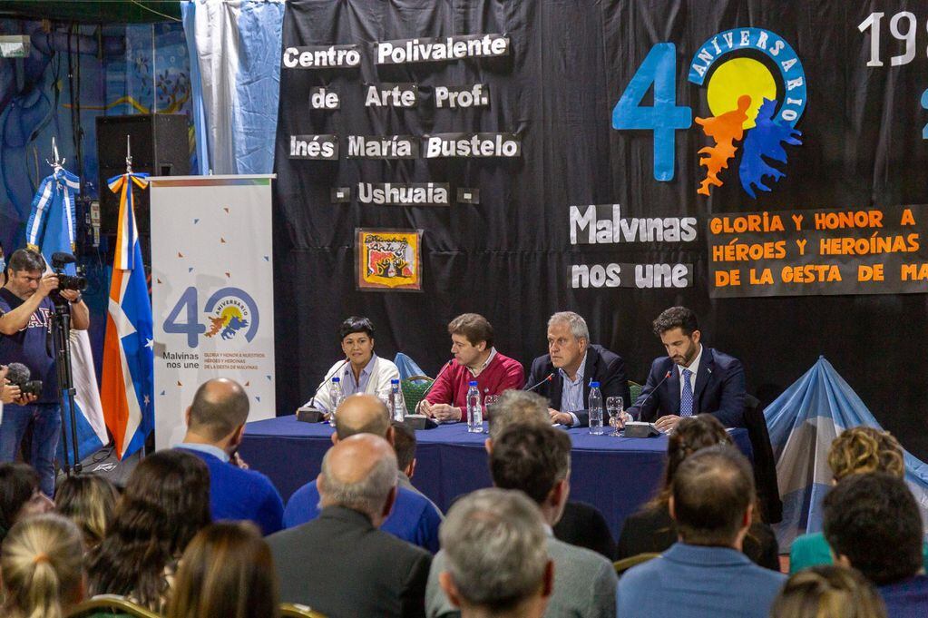 El gobernador Gustavo Melella presidió el encuentro de los ministros de educación de las provincias, junto al ministro de Educación de la Nación, Jaime Perczyk.
