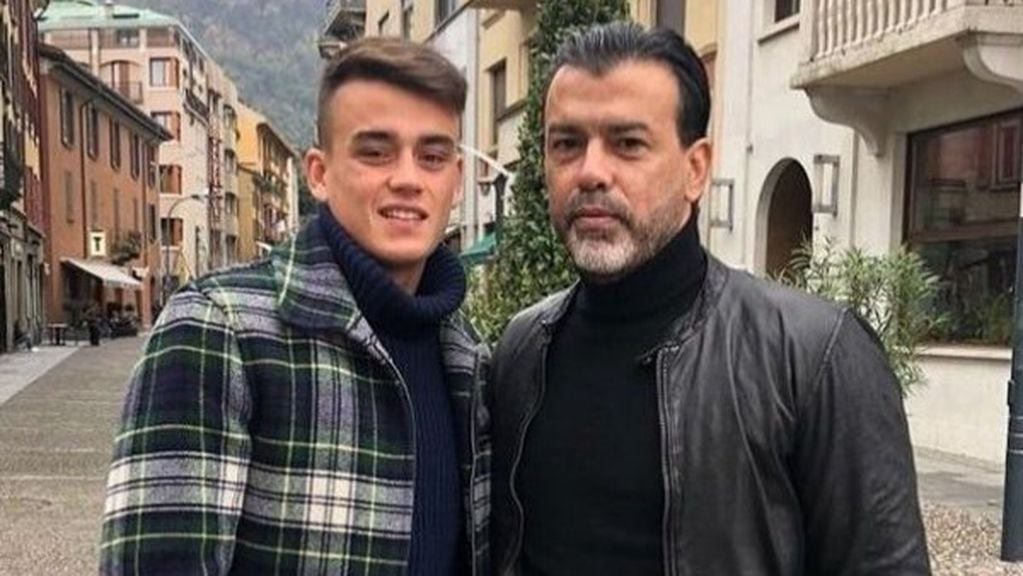 Nicolás junto a su padre, el ex jugador Daniel Fonseca