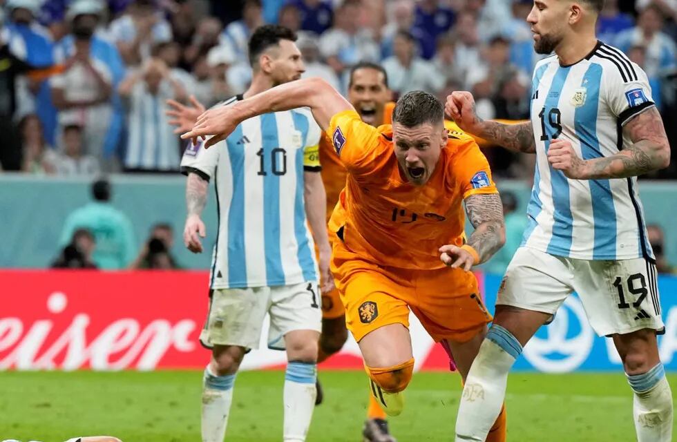 Weghorst y su festejo del empate ante Argentina. Foto: AP.